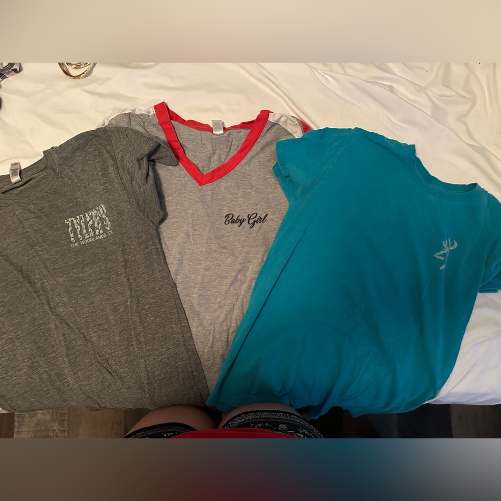 T-Shirts - Picture 2 of 3